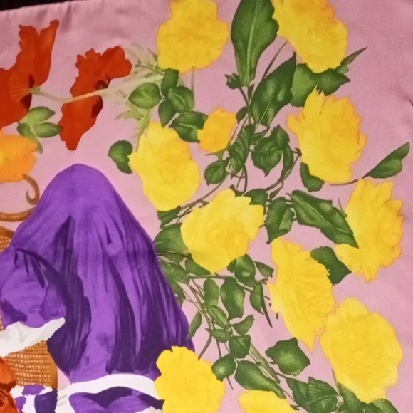 AUTHENTIC GUCCI SCARF - Picture 4 of 7